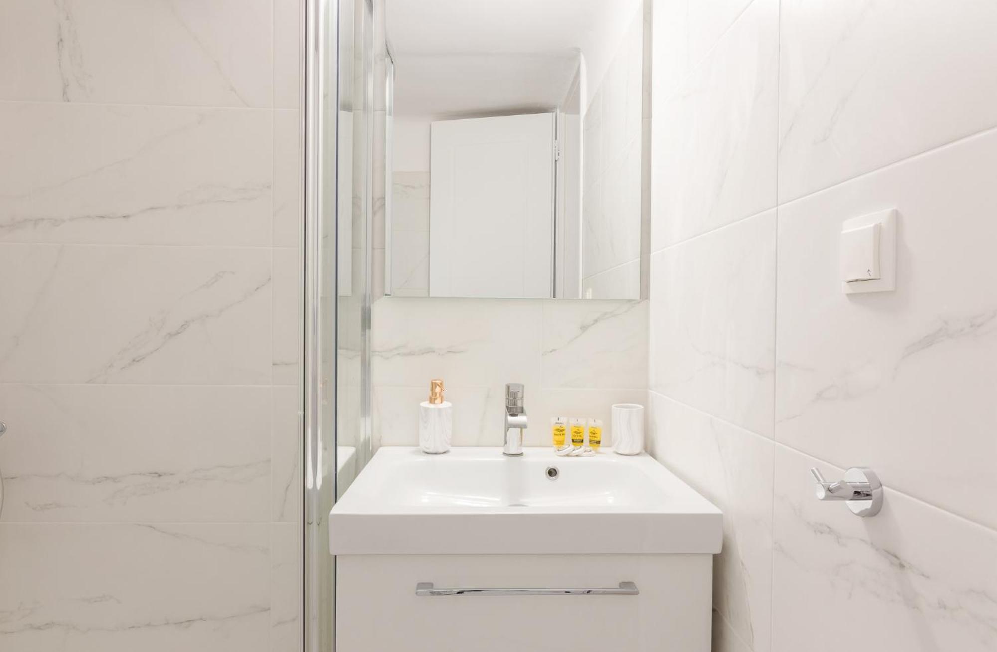 Great House W/ Private Parking Apartment Athena Bagian luar foto